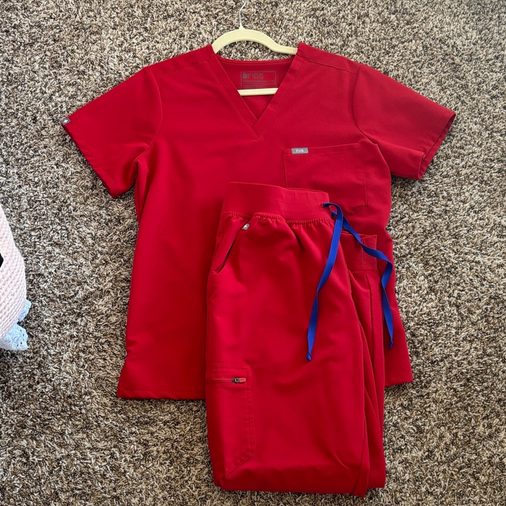 Figs red scrub set in winning red!